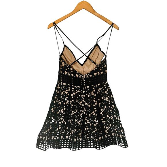 Olivaceous Black Guipure Lace Cross Back Dress Size M Medium NWT - Picture 4 of 9